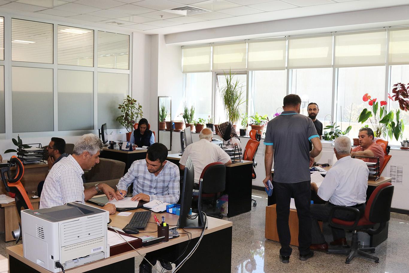 Kamu çalışanları arefe günü yarım gün idari izinli sayılacak Kamu çalışanları arefe günü yarım gün idari izinli sayılacak